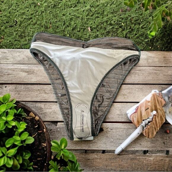 Cupshe womens S Live Life on the Beach gold and green shimmer bikini - Picture 5 of 6